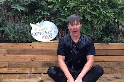 Benedict Cumberbatch strips down for Ice Bucket Challenge