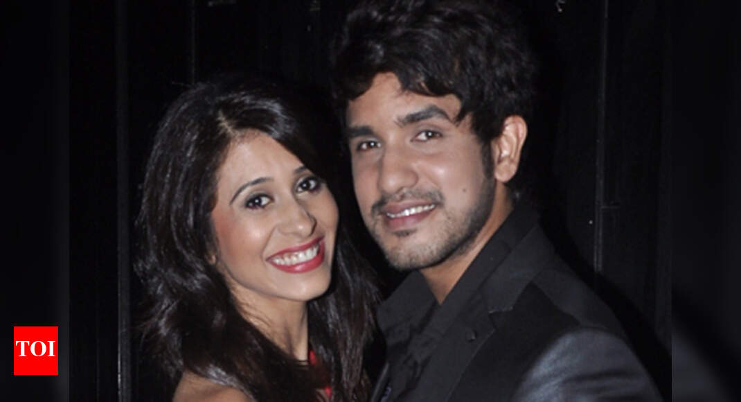 Actor Suyyash Rai released his single 'Khushnuma' at a eatery - Times ...