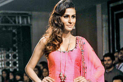Arpita Mehta presented her indo-cocktail ‘Starlight’ collection at the LFW Winter Festive 2014 held in Mumbai