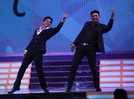 Catch SRK dance with Dev on TV