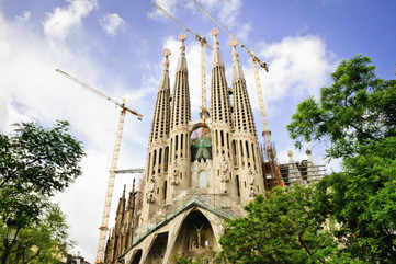 Admire the Sagrada Família