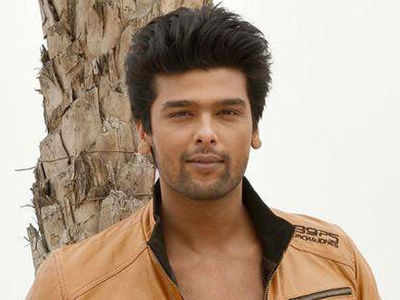 Play Kushal Tandon contest on twitter and win interesting gifts