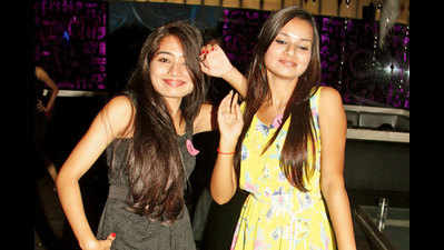 Fresher party organised by management students of Lucknow University at a lounge in Lucknow