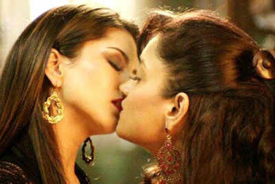 Is Sunny Leone a better kisser than Alia Bhatt?