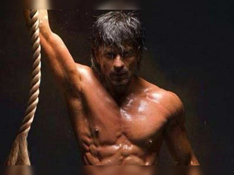 Shah Rukh Khan Unveils Eight Pack Abs Hindi Movie News Times Of India 