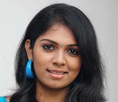 I was nervous to act with Lalettan: Anjali