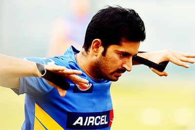 Mohit Sharma working on death bowling