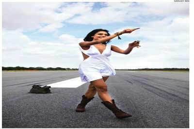 Lisa Haydon walks Bangalore runway in style