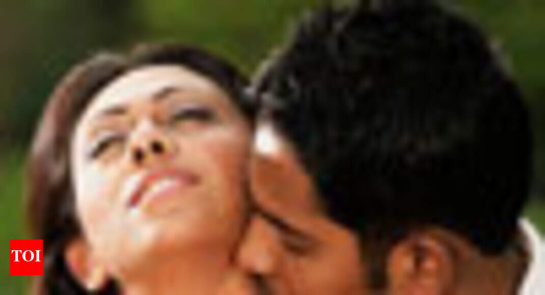 Seduction tips to woo your lady love - Times of India