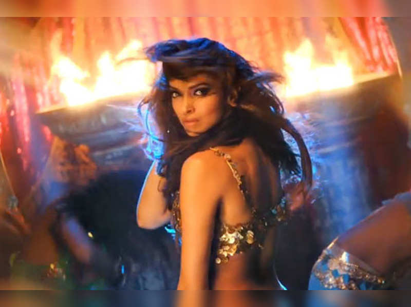 Happy New Year Song Lovely Deepika Padukone Sparks As Mohini Hindi Movie News Times Of India