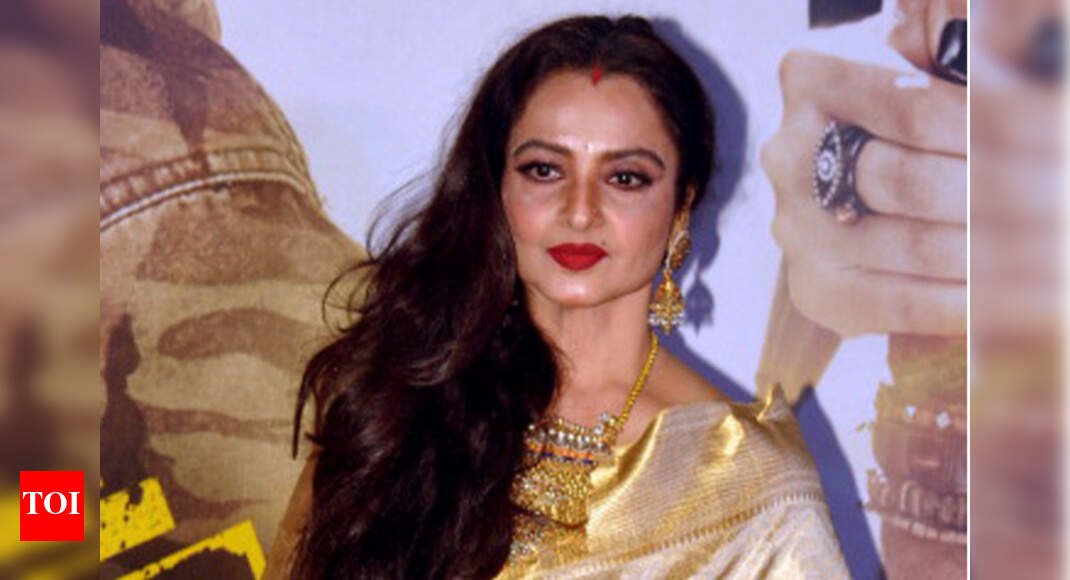 Rekha imitates Amitabh Bachchan! | Hindi Movie News - Times of India