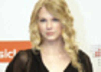 Swift hates being clicked naked English Movie News - Times of India