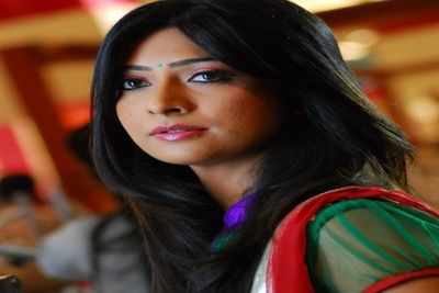 Radhika Pandit insulted; snaps back