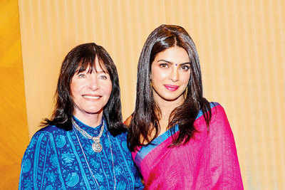 Priyanka Chopra and Julia Morley honoured with Priyadarshni Academy’s Global Awards 2014 in Mumbai