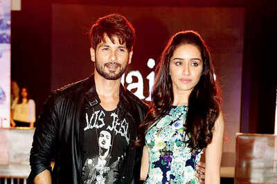Shahid Kapoor shows off his moves at a promotional event in Mumbai