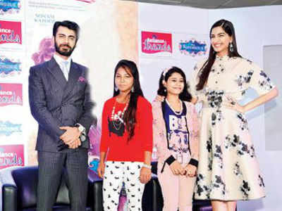 Fawad Khan and Sonam Kapoor share notes about fashion from Khoobsurat at the Reliance Trends store