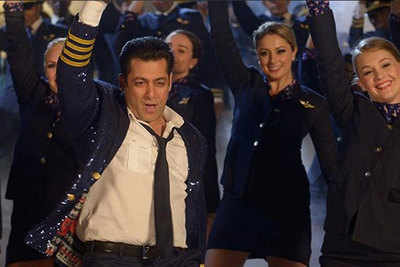 Salman Khan welcomes contestants on Bigg Boss 8