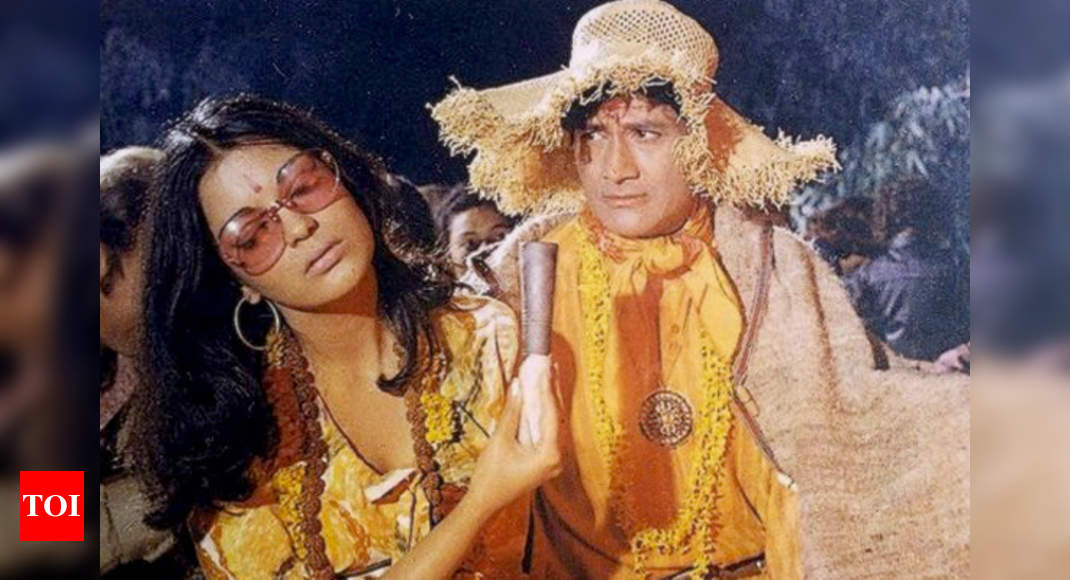 full pic of zeenat aman from dum maro dum song