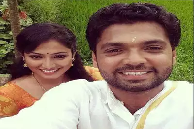 Rakshit Shetty posts a selfie with his wife!