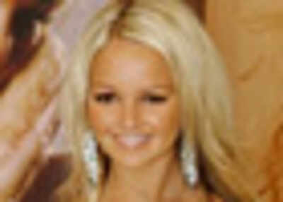 Jennifer Ellison flashes her bottoms | English Movie News - Times of India