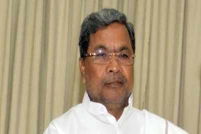 Filmmakers should concentrate on art films: Siddaramaiah