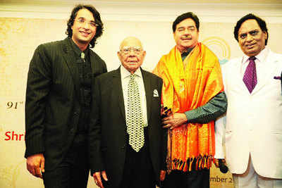 Ram Jethmalani was felicitated along with Shatrughan Sinha for his good work in Mumbai