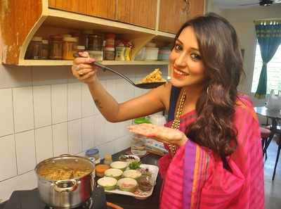 Mimi cooks keema khichudi for friends during Puja