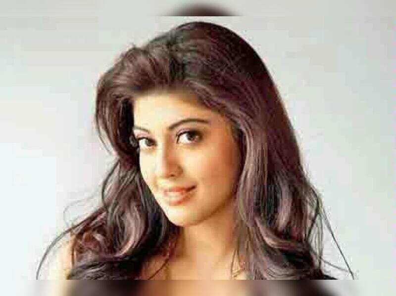 Pranitha to now romance Allu Arjun | Telugu Movie News - Times of India Pranitha to now romance Allu Arjun | Telugu Movie News - Times of India