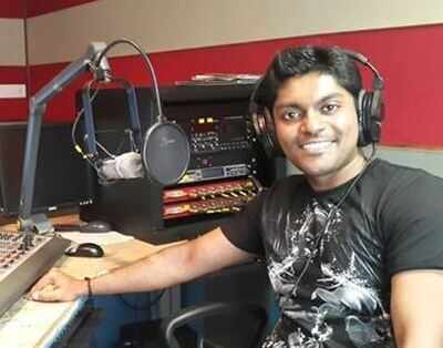 Vidhu Pratap turns RJ | Malayalam Movie News - Times of India
