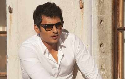 Lot of dancing and some kissing with Thulasi: Jiiva
