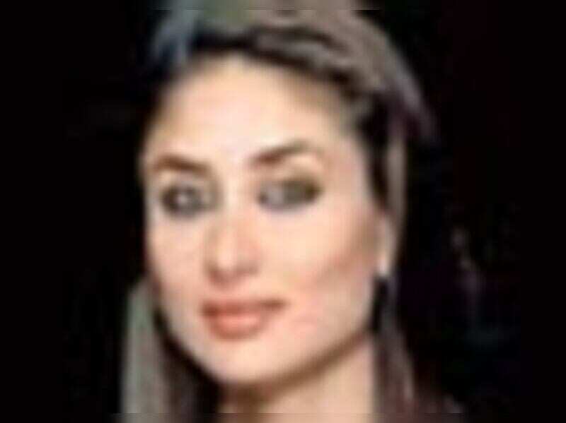 Flkrfatjdhqcvm Kareena really wanted to marry him but he dumped her. https timesofindia indiatimes com entertainment hindi bollywood news shahid leave me alone kareena articleshow 4471292 cms