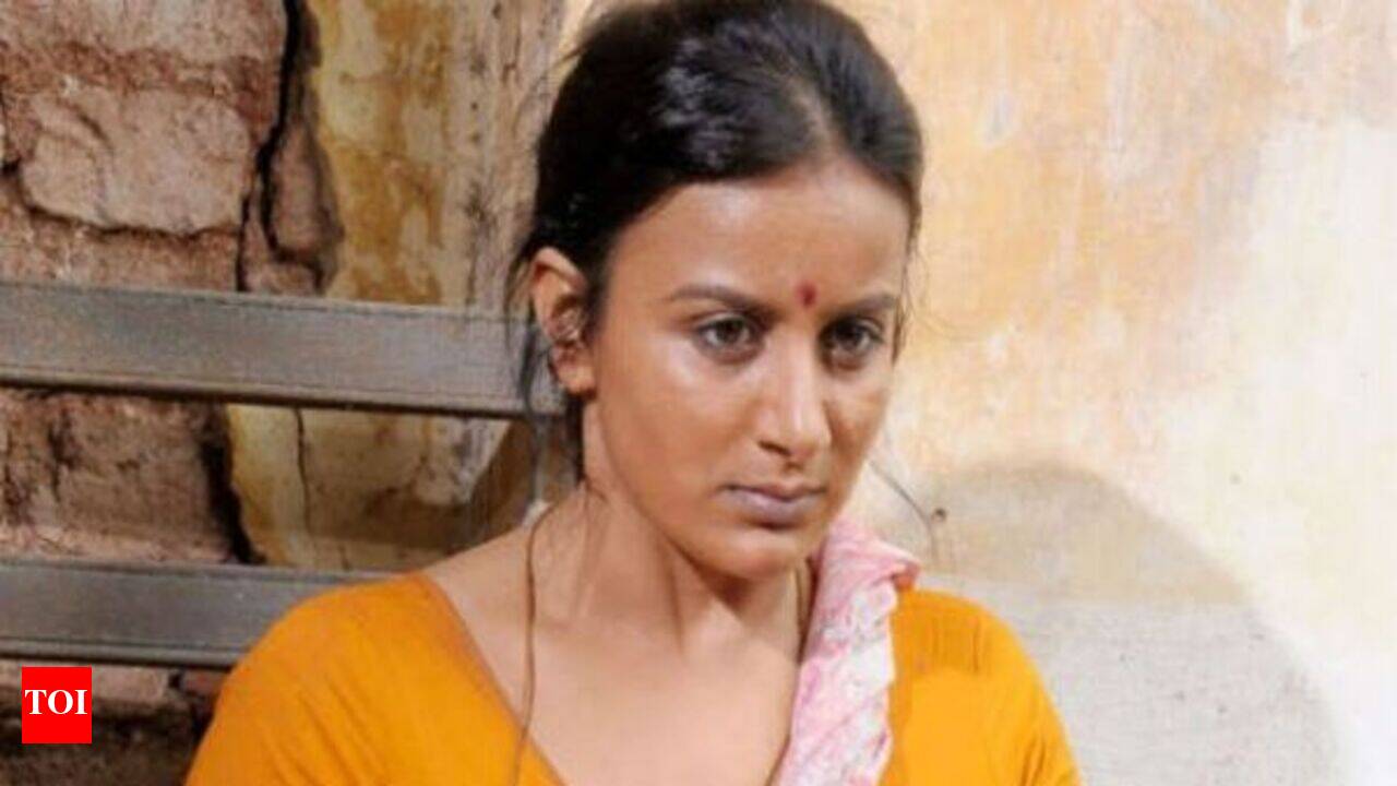 Pooja Gandhi denies reports of an affair with young director Satish Pradhan  | Kannada Movie News - Times of India