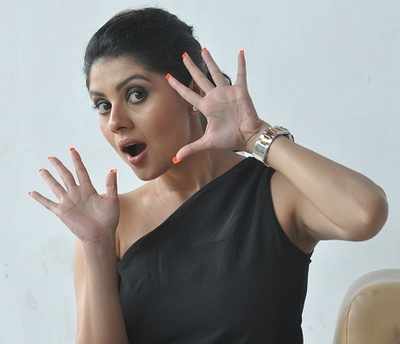 Paayel doesn't step out of home without nail paint remover
