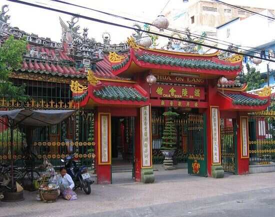 Quan Am Pagoda