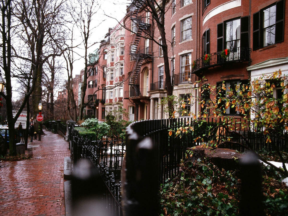 Beacon Hill Restaurants, Shopping, and Things To Do in Boston