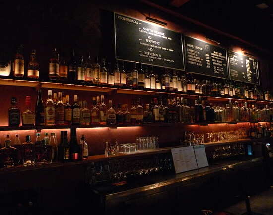 Bar 878