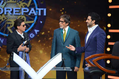 Shah Rukh Khan steals Big B's shirt from KBC set