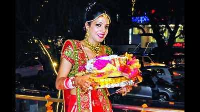 Punjabi Saraf Jewelers organise two-day a fun-filled Karwa Chauth event in Indore