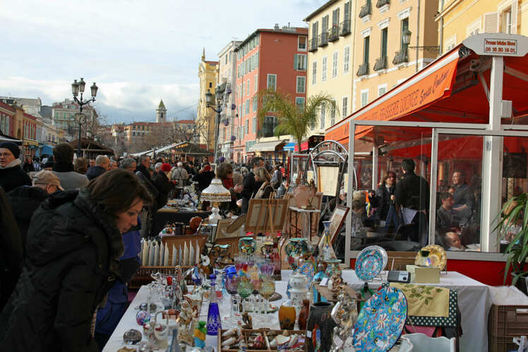 Stroll along the Cours Saleya