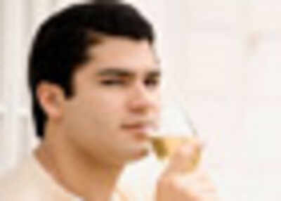Binge drinking raises dementia risk - Times of India