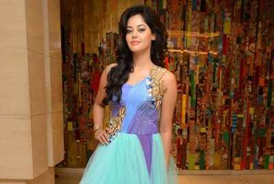 Bindu Madhavi walks the ramp at Melbourne Cup Charity Fashion Show at Hyatt Regency in Chennai