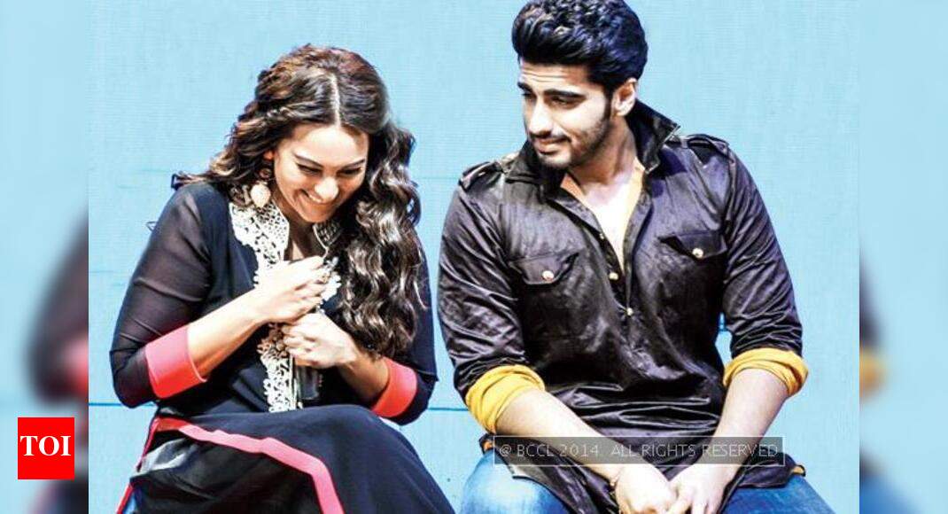 Sonakshi Sinha and Arjun Kapoor enjoy at the trailer launch of Tevar in ...