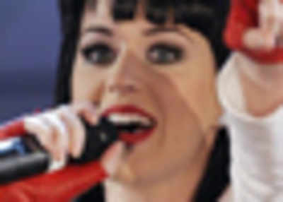 Katy supports 'Fashion against AIDS'