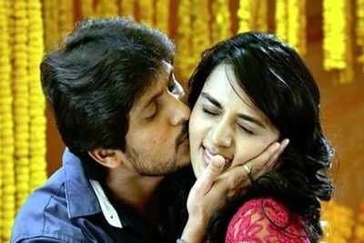 CAUGHT: Sindhu Loknath kissed by Ajai Rao!