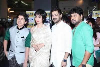 Prosenjit and Arpita appear arm in arms for Force premiere