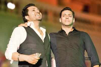 Arpita Khan wedding: Mika Singh belted out some of his popular numbers for the newlyweds