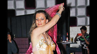 Platinum Lounge hosts belly dance night in Delhi