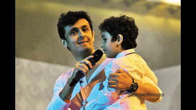 Sonu Nigam performs with son at Worlds of wonder In Noida
