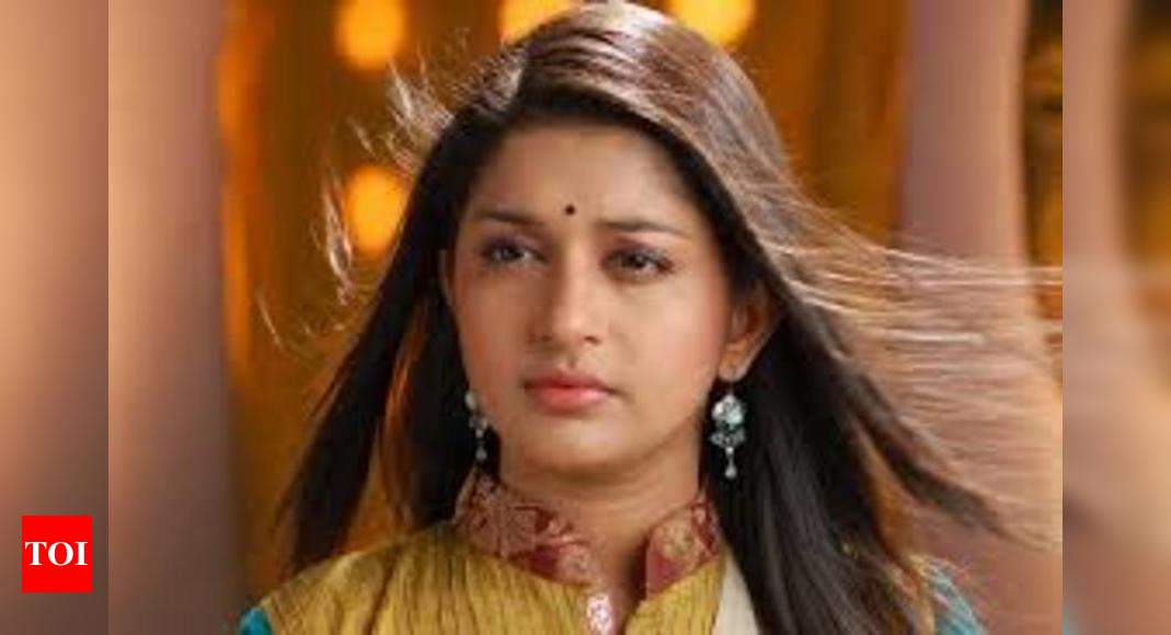 Meera Jasmine resumes shoot for her Malayalam film Malayalam Movie News picture