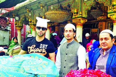 Aamir Ali visits Nizamuddin Dargah
